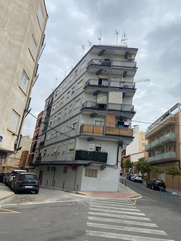Piso de tres dormitorios alquilado cerca del campus