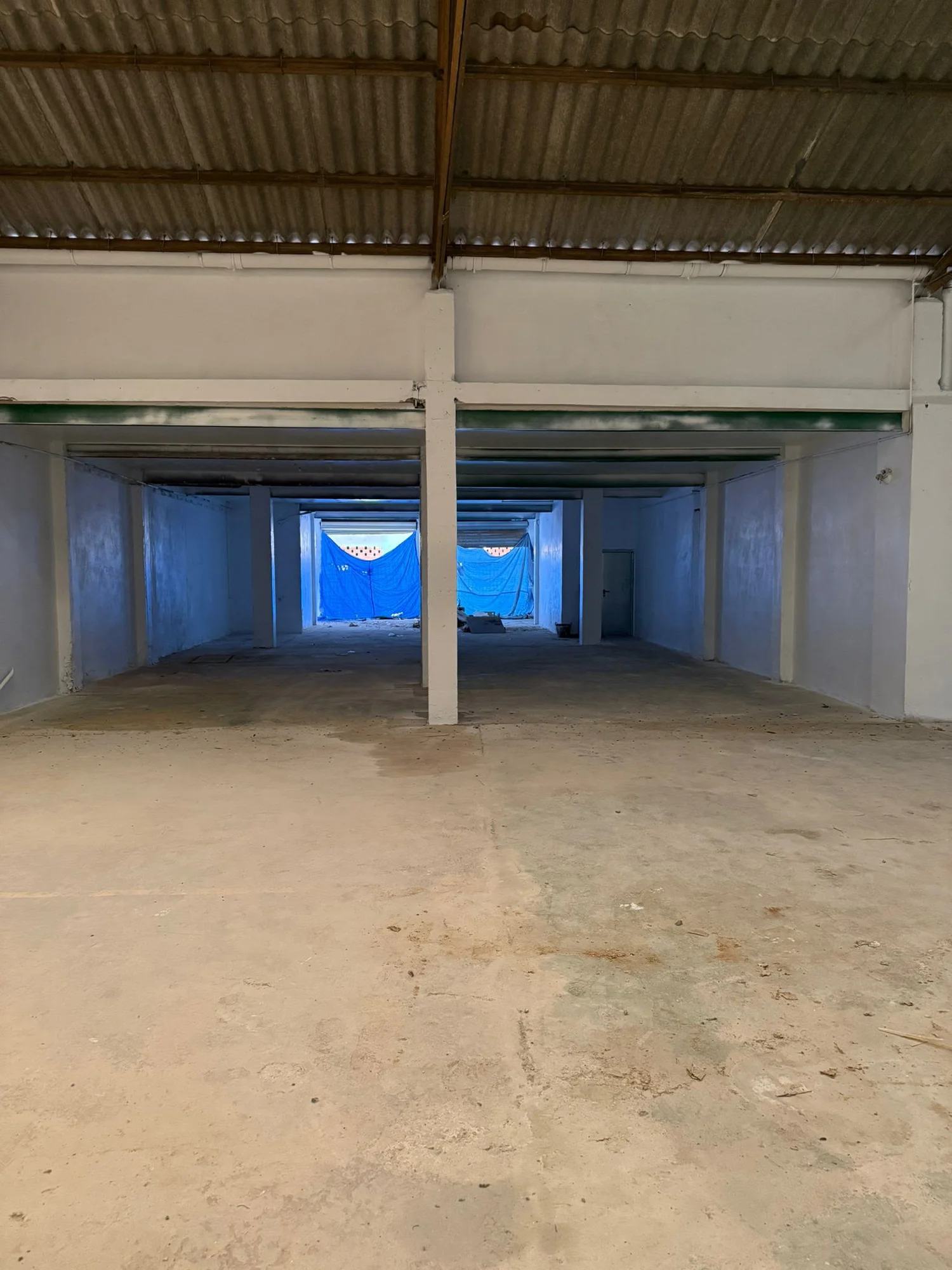 Street-front commercial unit, 410 m²