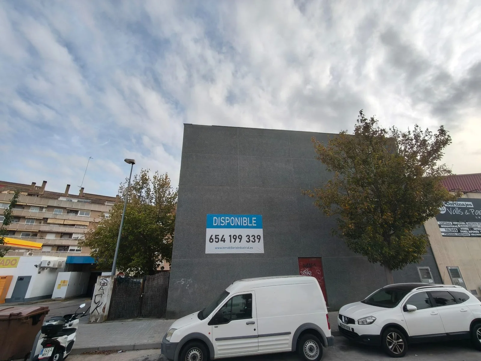 Three-floor industrial unit in Godella