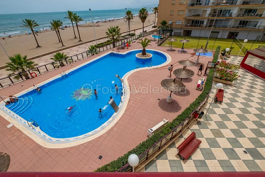Beachfront Cullera flat, 260 m², five bedrooms