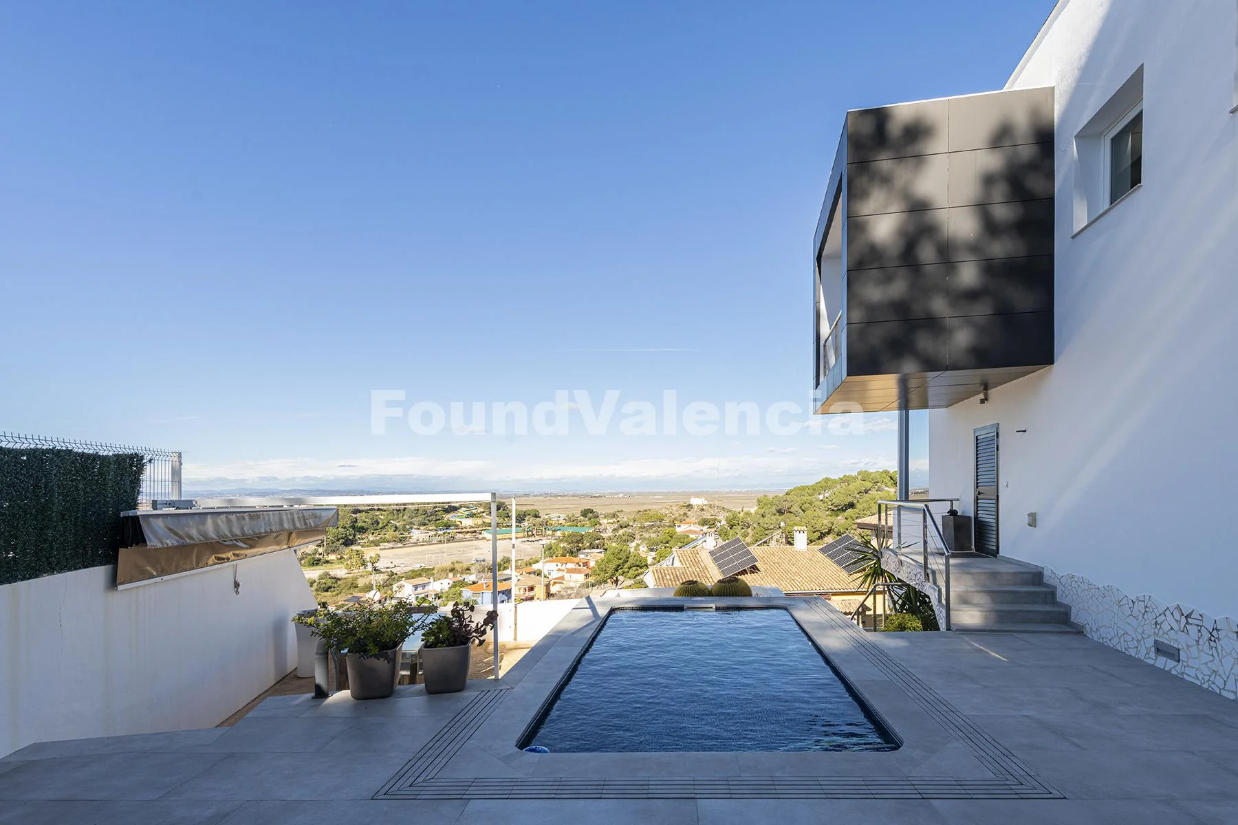 Cullera villa with pool and views