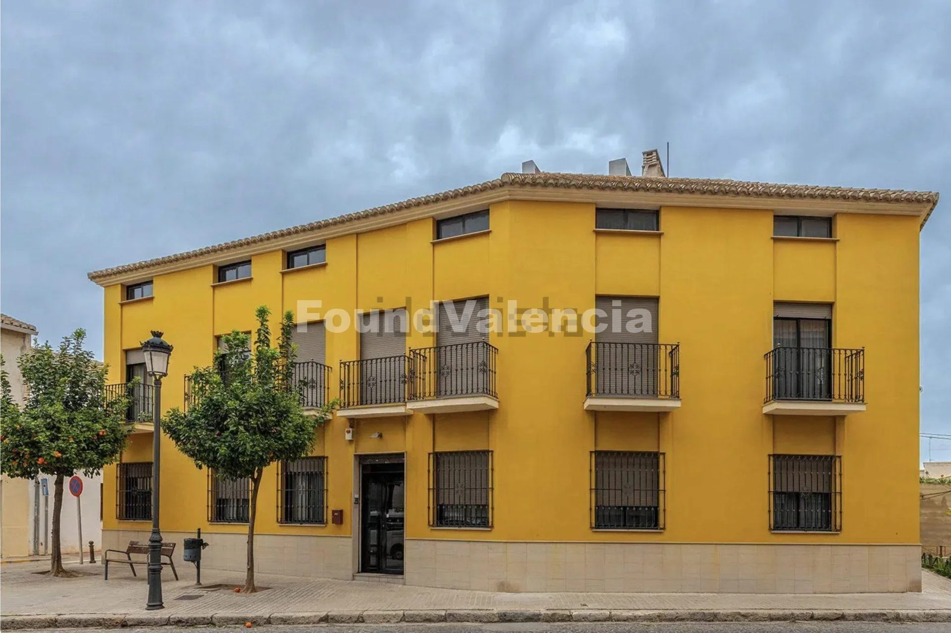 Moncada office building, 609 m²