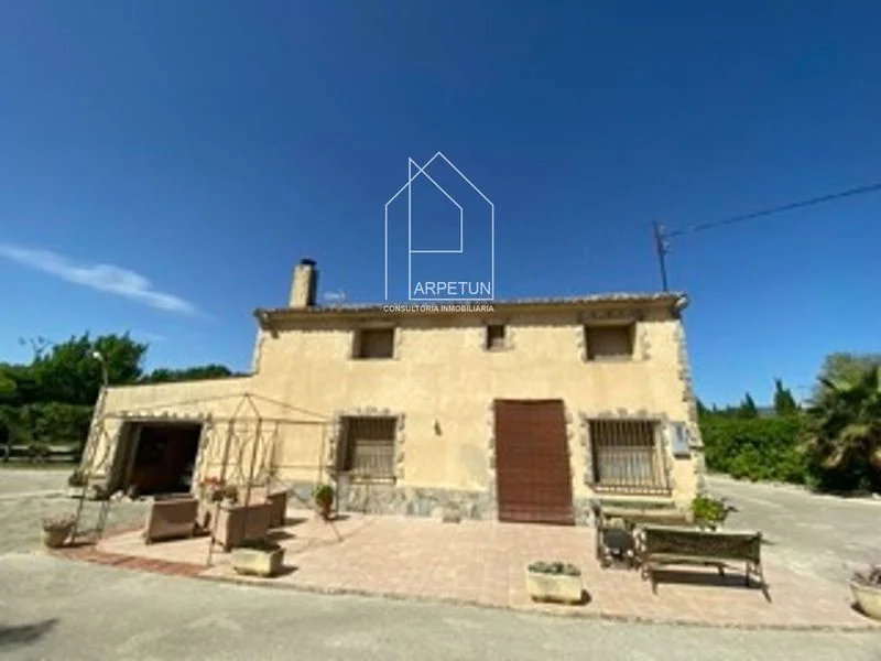 Amplio chalet con piscina privada