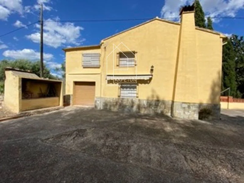 Amplio chalet en Ontinyent con piscina privada