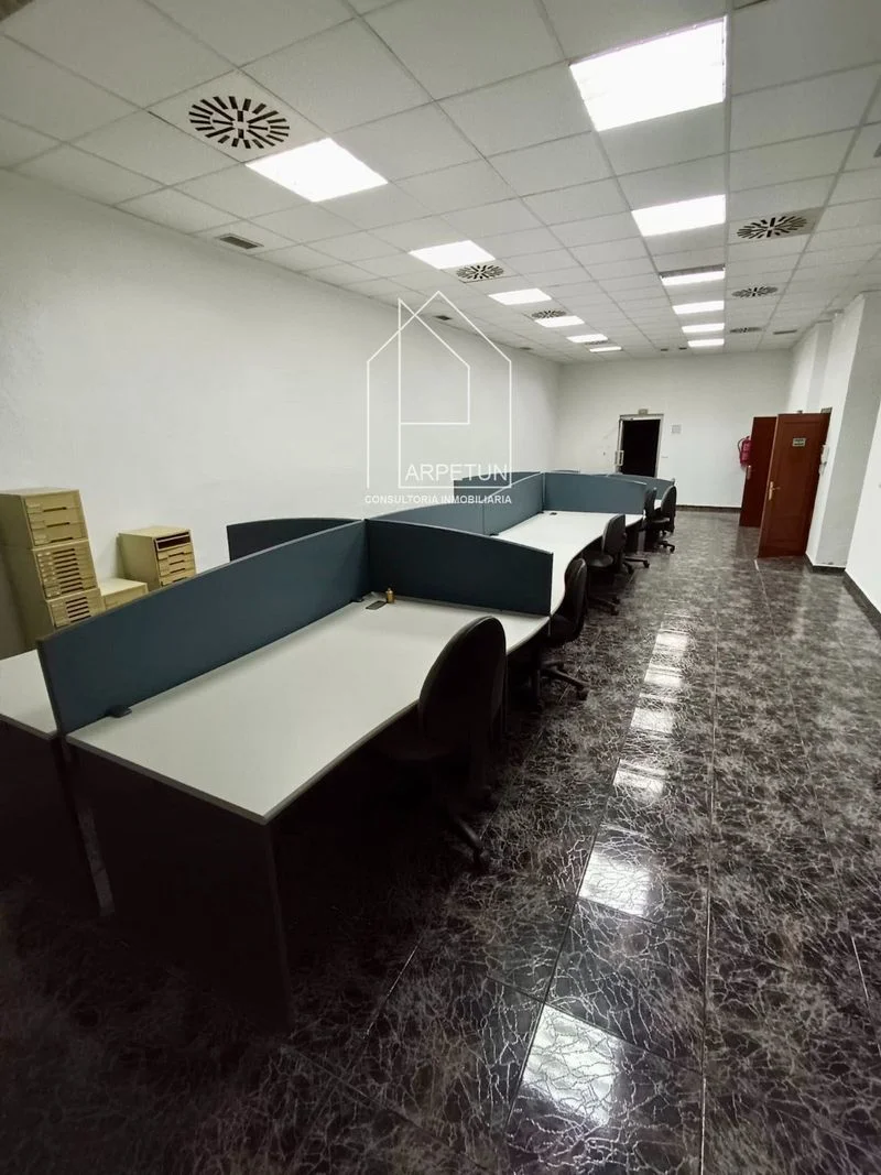 Complejo de tres locales en Llombo