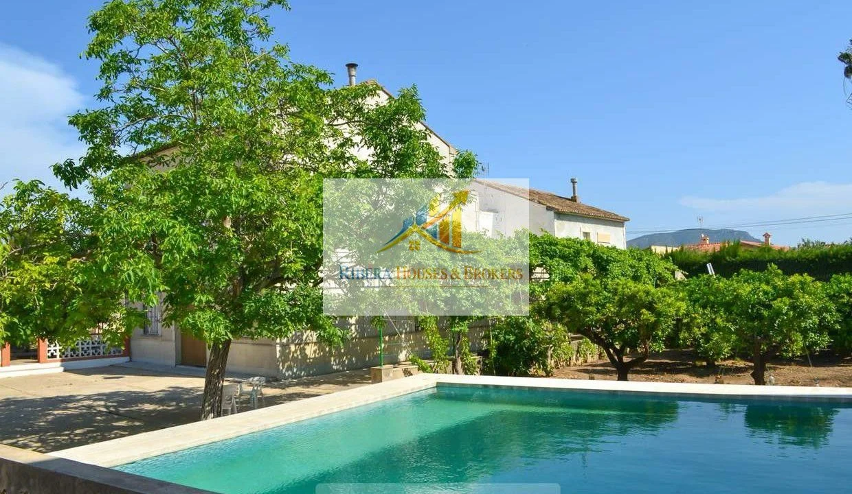 Casa rural con 10 dormitorios y piscina