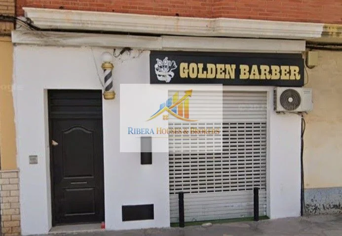 Local comercial alquilado en avenida principal
