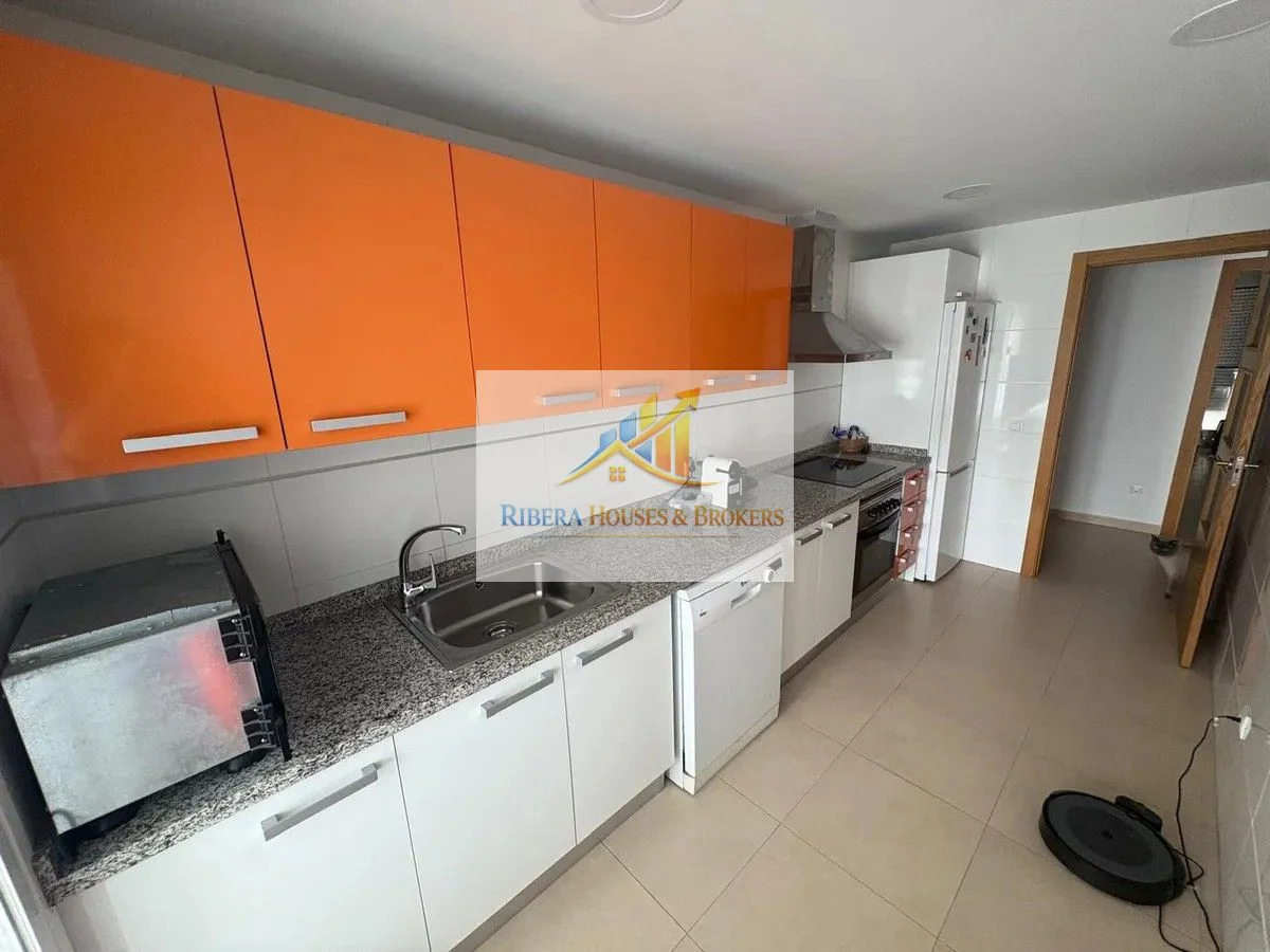 Modern Montroy flat with garage
