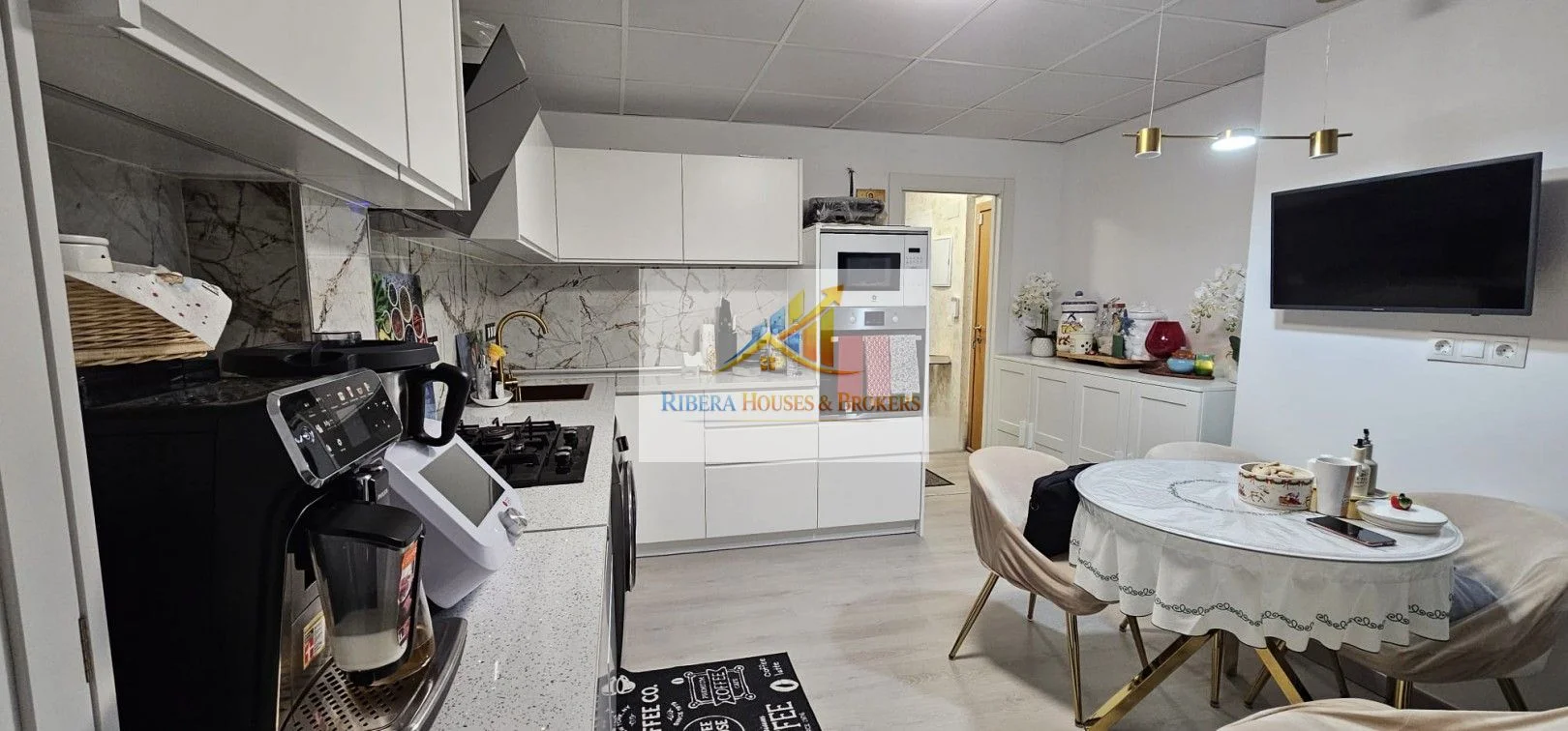 Reformed four-bedroom flat in Montserrat