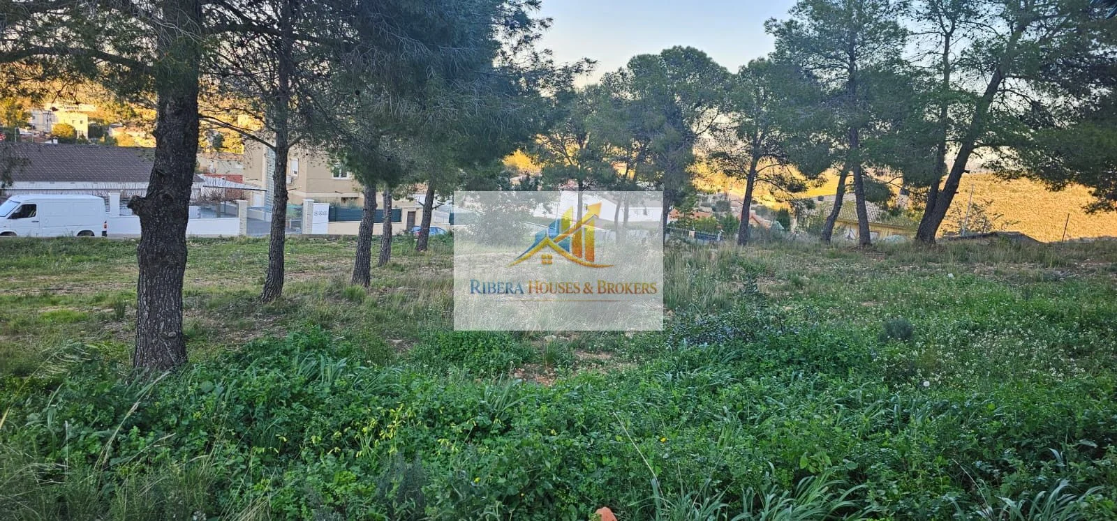Urban plot in Montroy, 565 m²