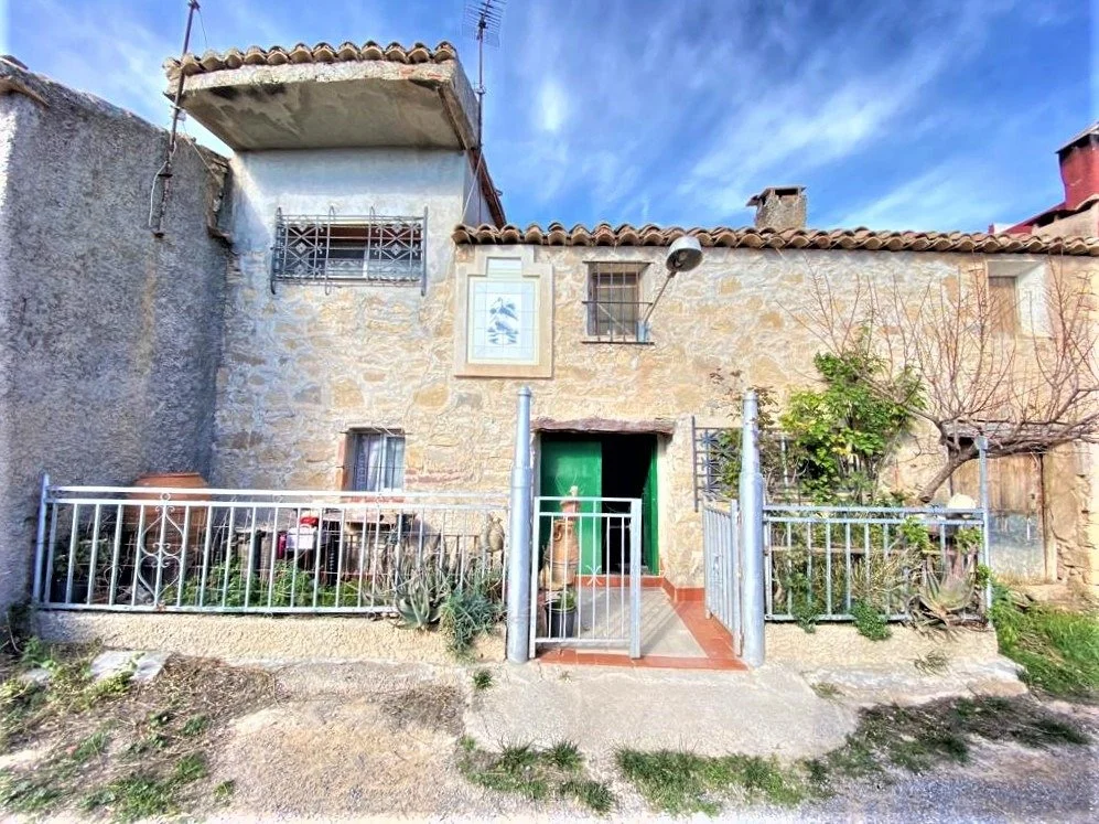 Renovation house near Andilla, four bedrooms