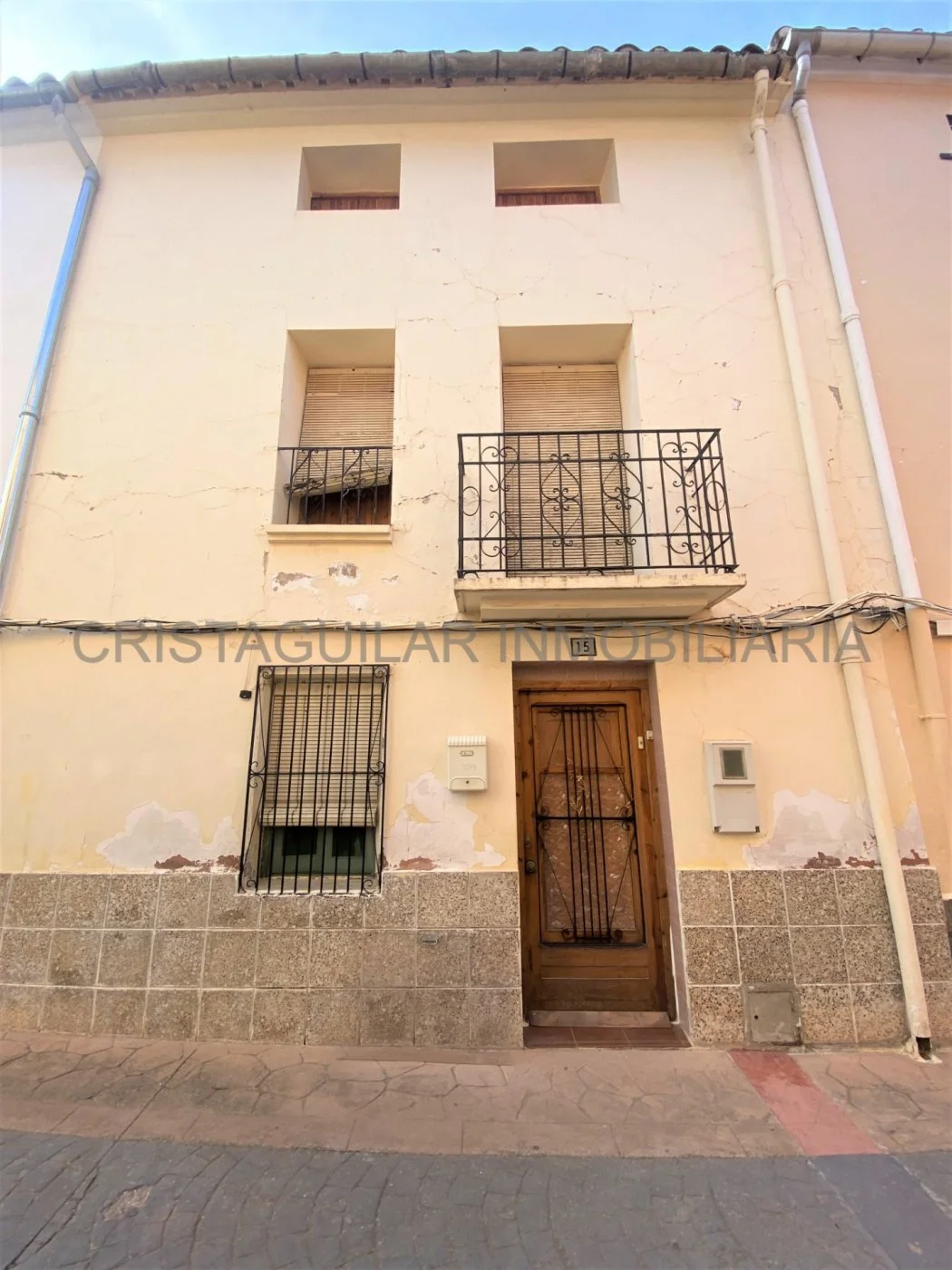 Casa amplia para reformar en Higueruelas