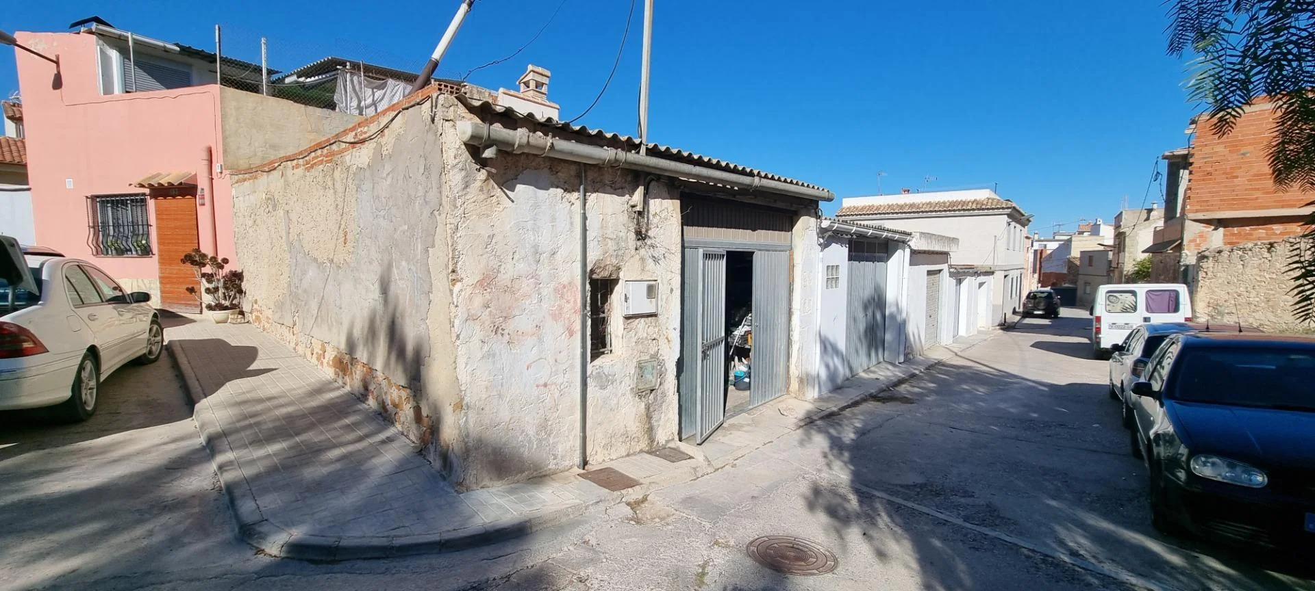 Buildable Lliria plot with warehouse