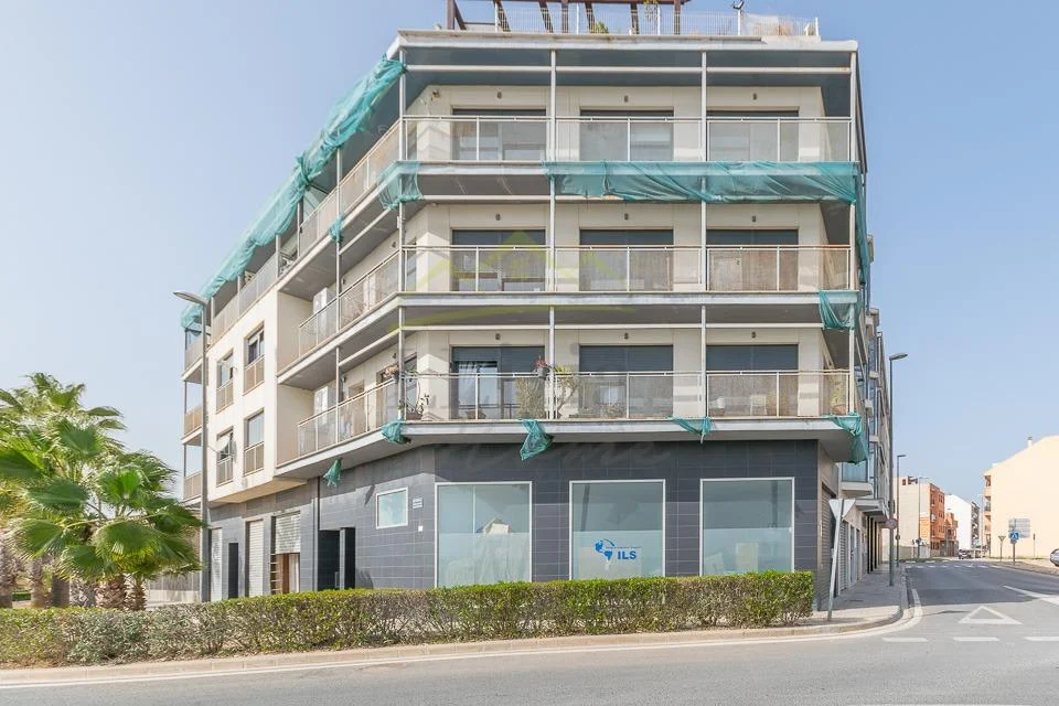 Local comercial diáfano de 214 m² en La Pobla de Vallbona