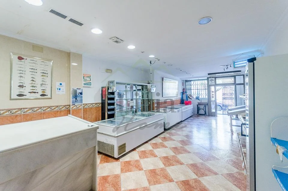Street-front commercial unit, 92 m²