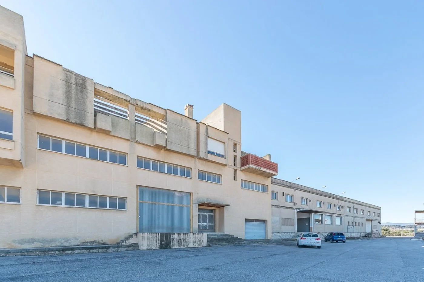 Gran complejo industrial en parcela de 18000 m²