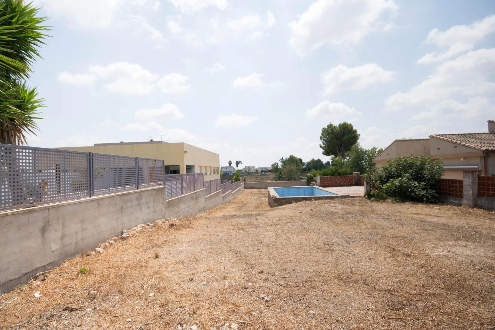 Urban plot with private pool