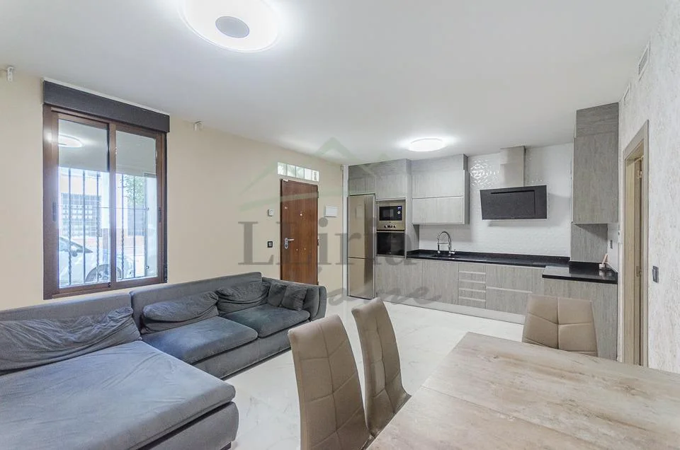 Piso en planta baja junto a estación, 3 dormitorios