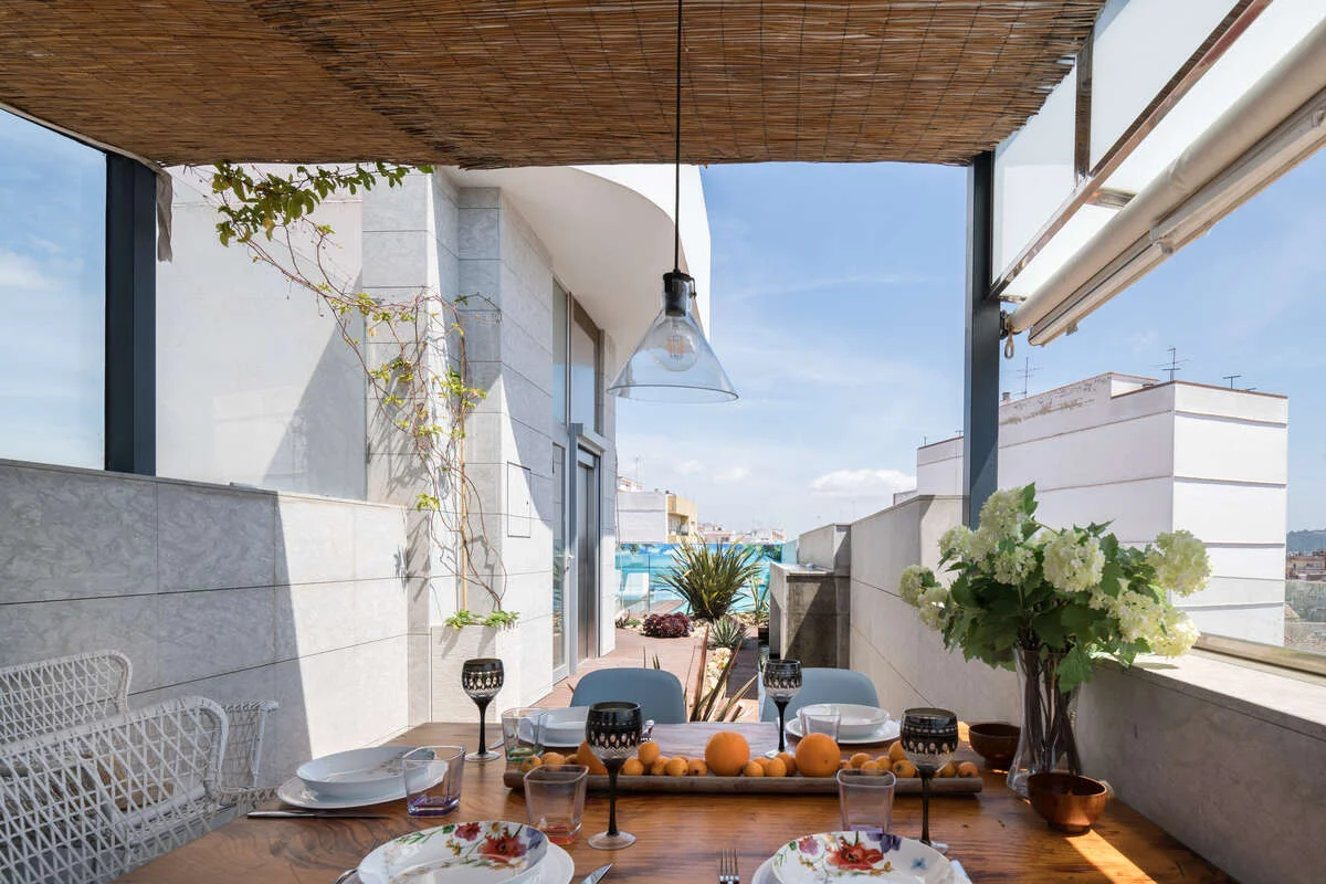 Villa de cinco niveles con 547 m²