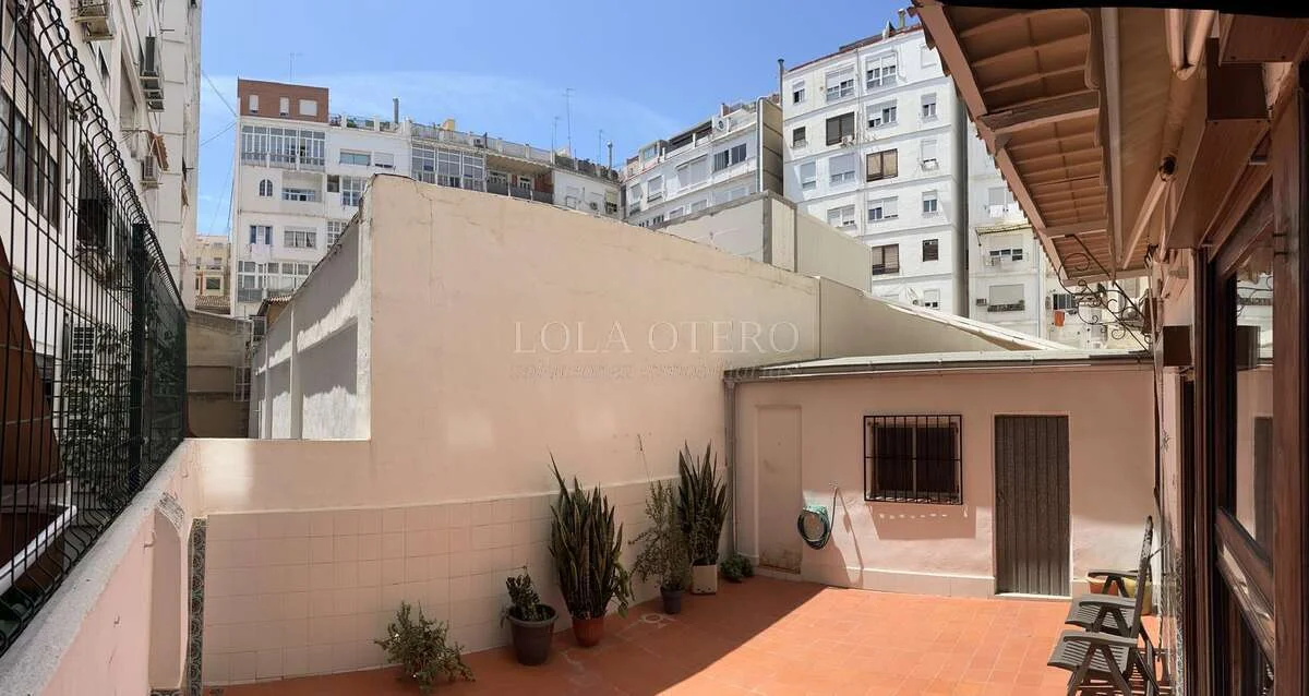 Piso céntrico en Valencia, 6 dormitorios y terraza