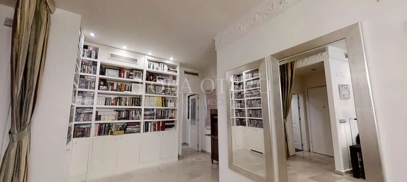 Historic Valencia flat, 145 m², garages