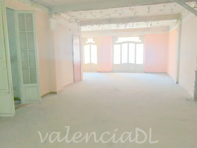 Renovation flat in Valencia centre