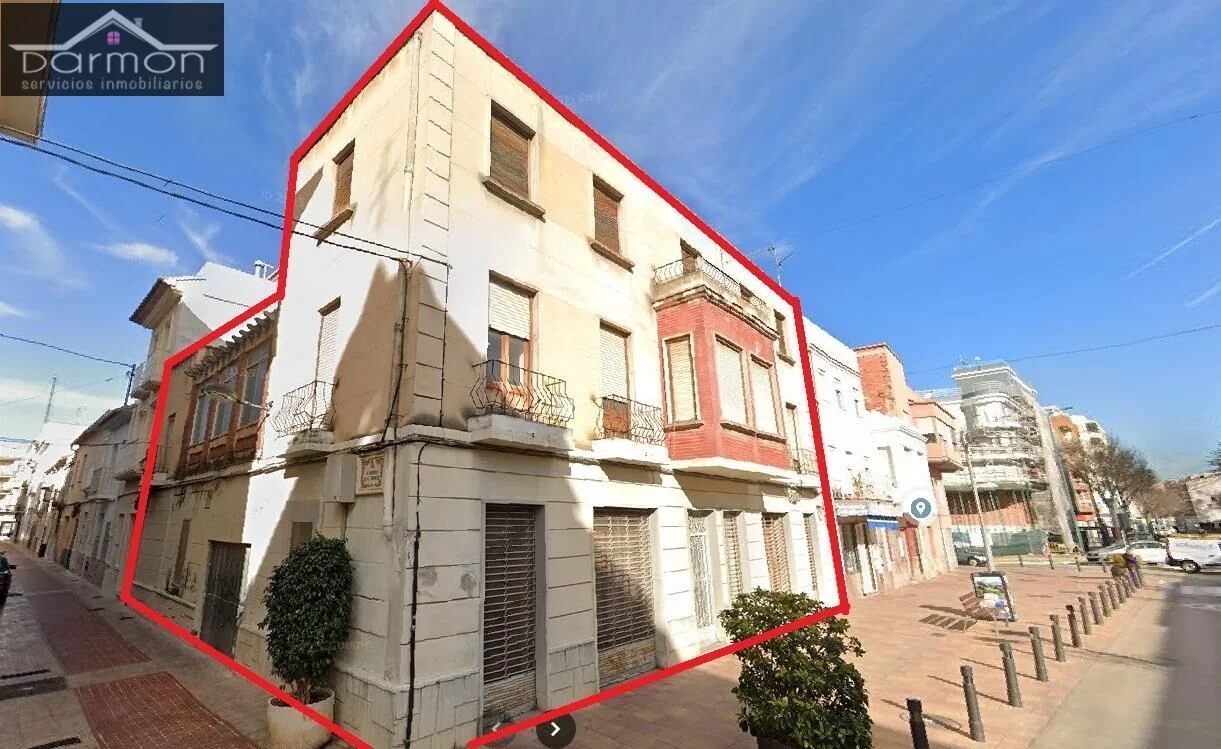 Central renovation house, 561 m²