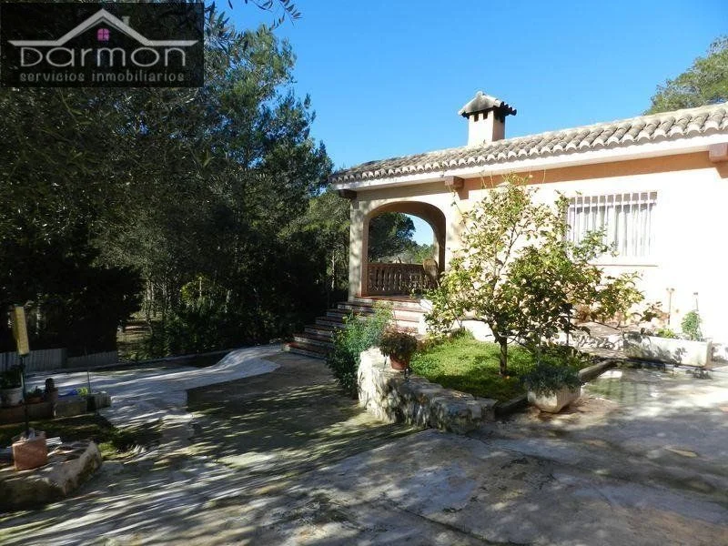 Chalet de seis dormitorios en La Drova