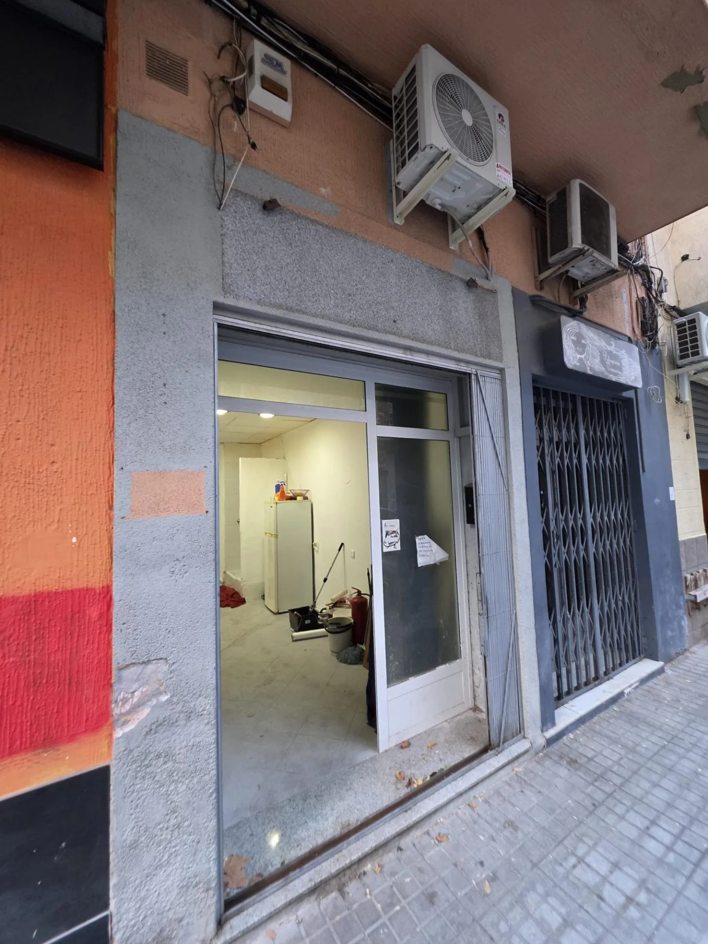 Local comercial para reformar junto al Hospital