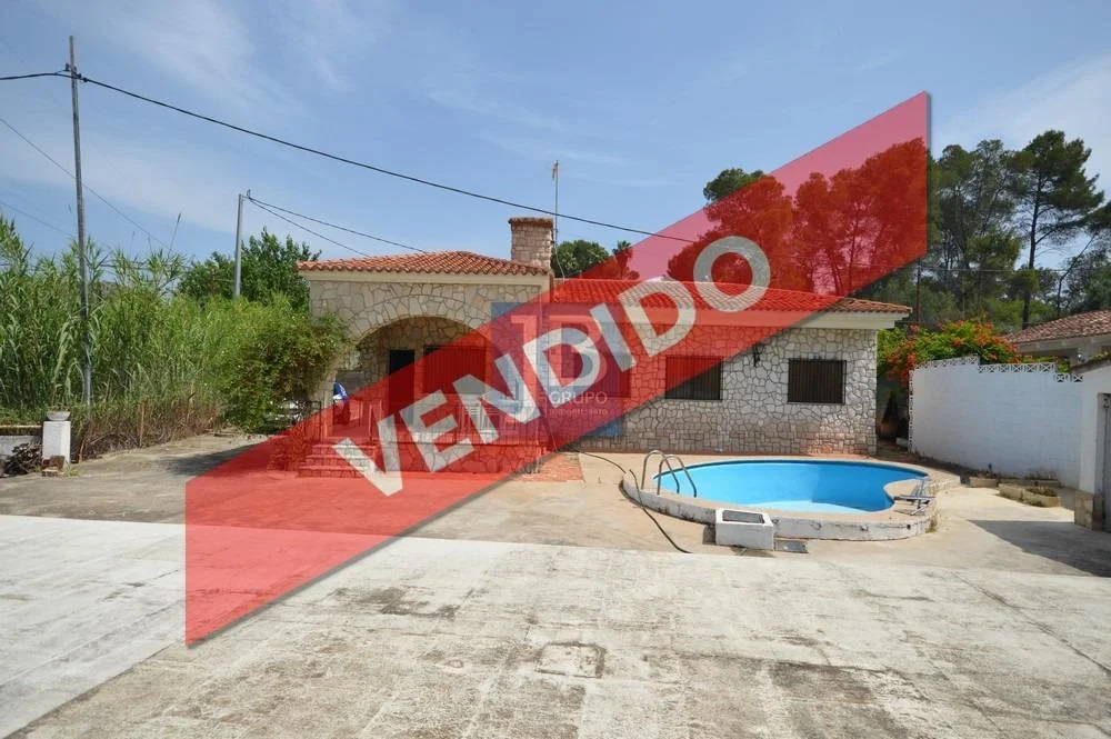 Chalet independiente con parcela de 2.043 m²