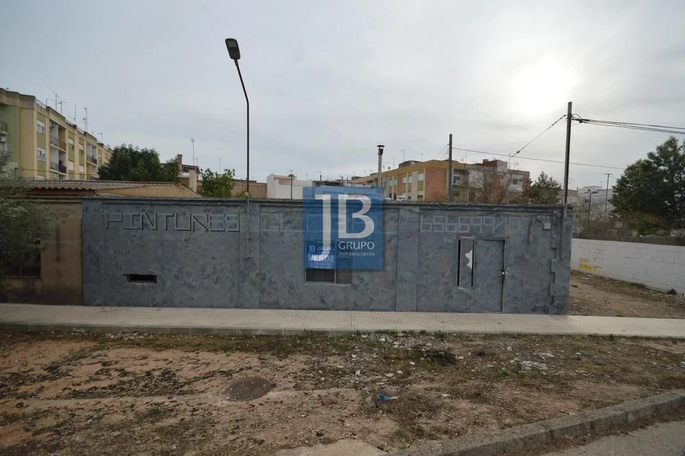 Parcela urbana con almacén de 96 m²