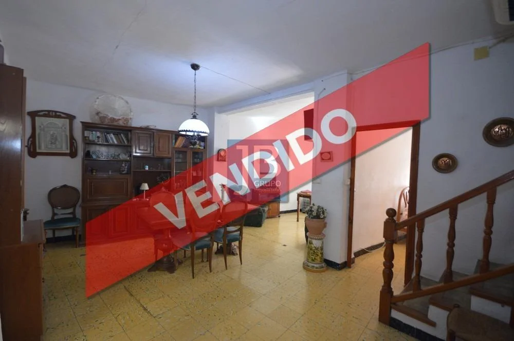 Two-bedroom flat with terrace in Cárcer