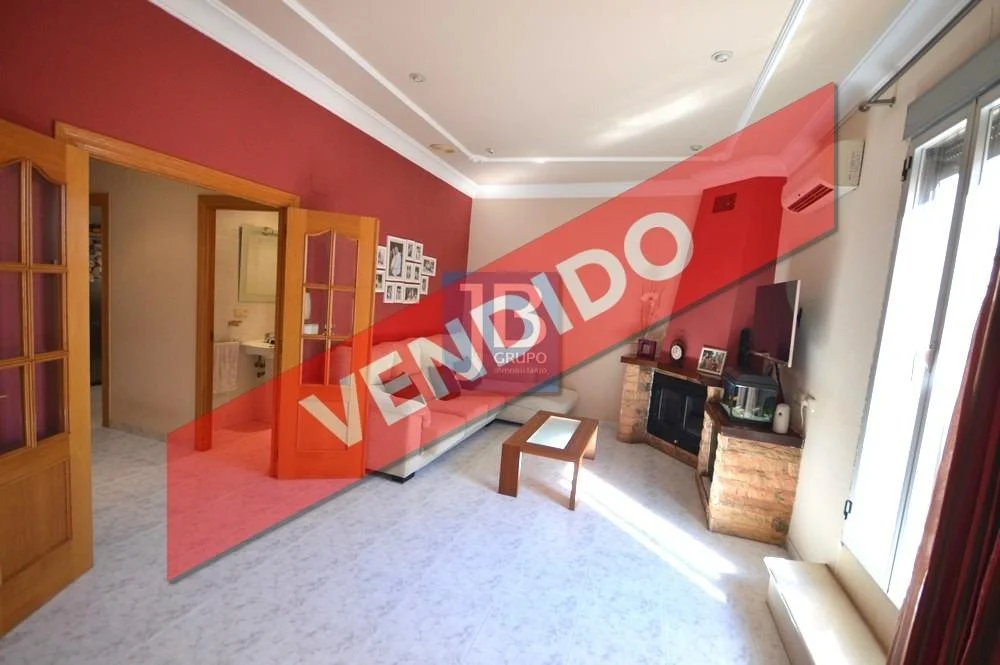 Three-bedroom flat with terrace