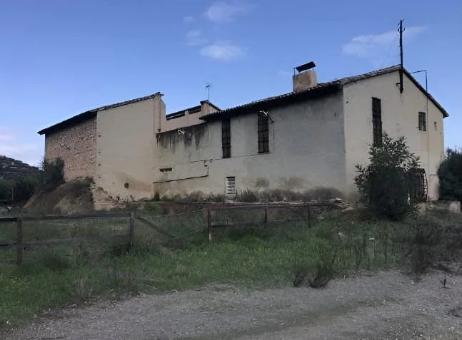 Rural investment land with tenanted warehouse