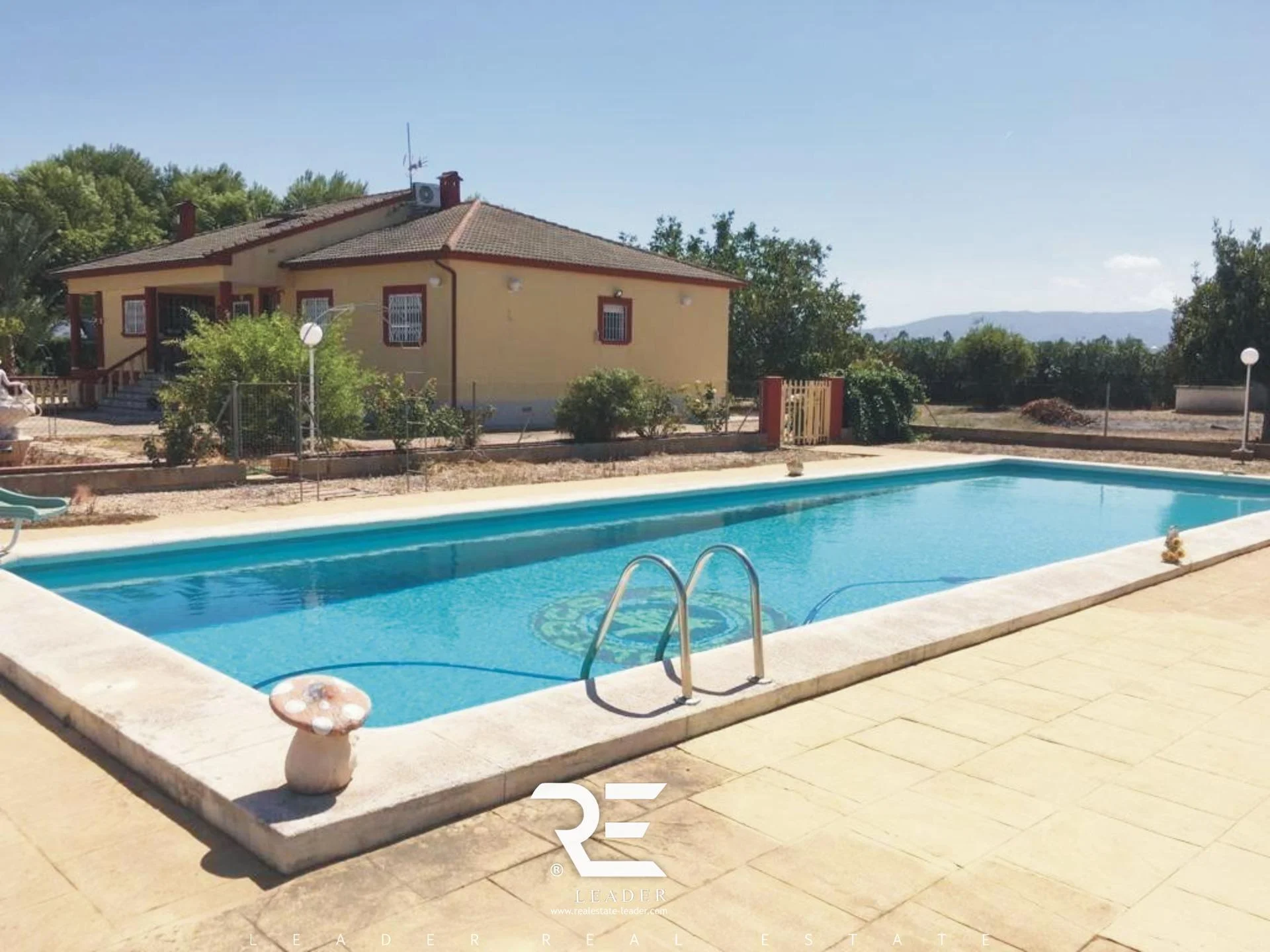 Chalet cerca del mar con piscina privada