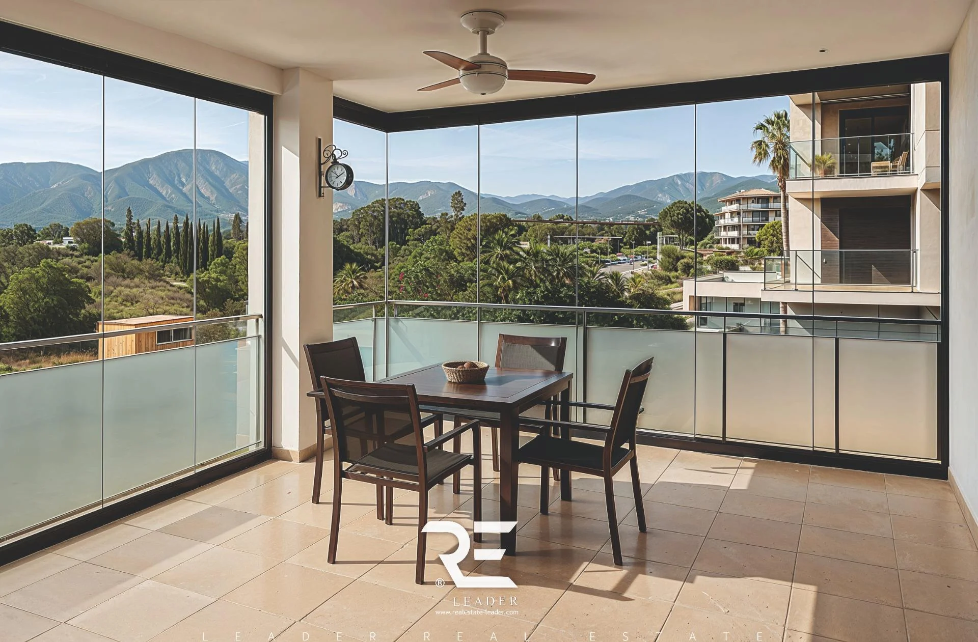 Apartamento esquinero con terraza y garaje