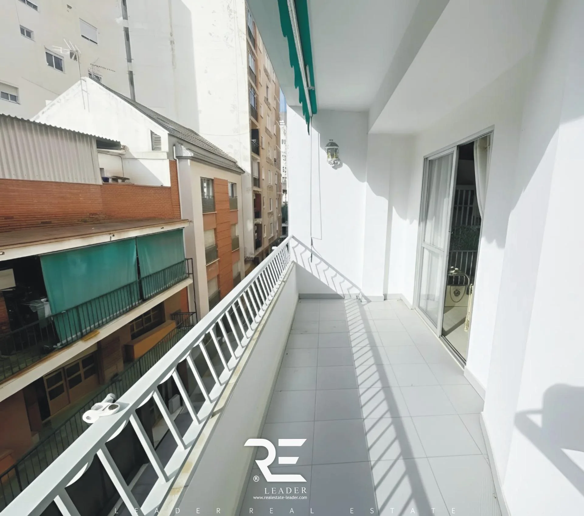Central three-bedroom flat with terrace