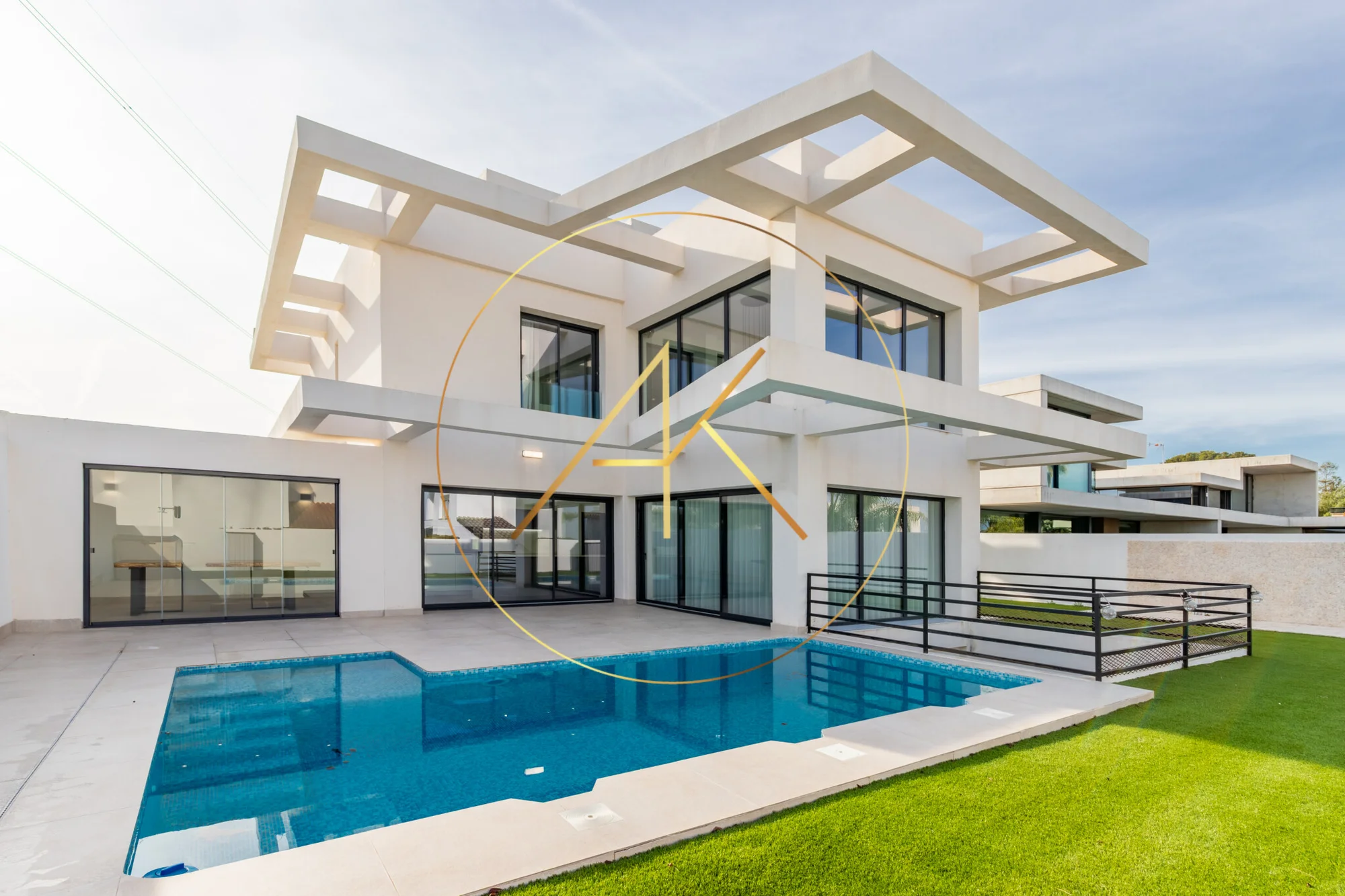 Chalet nuevo junto al golf, cuatro dormitorios