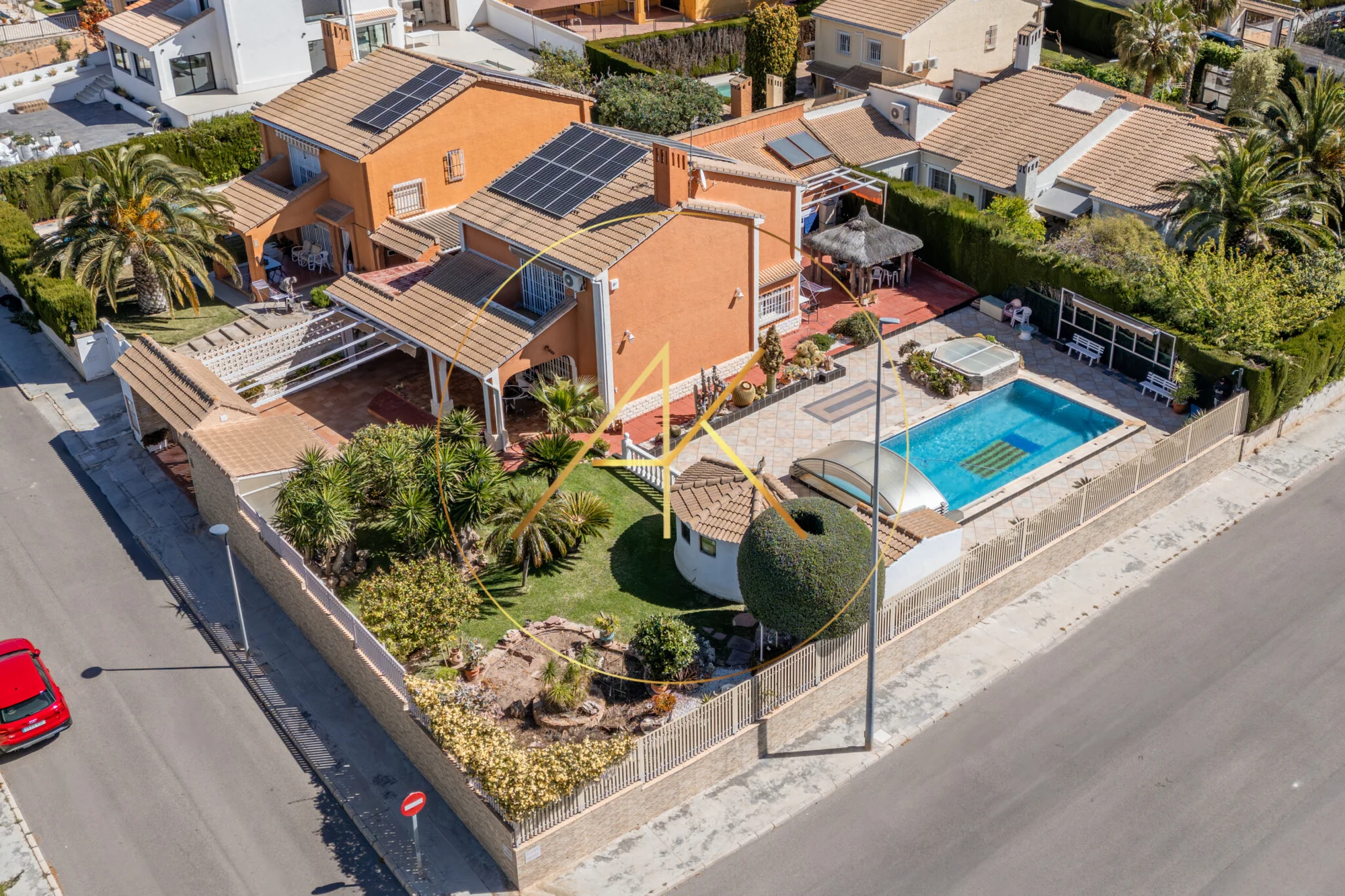 Chalet with pool and four bedrooms