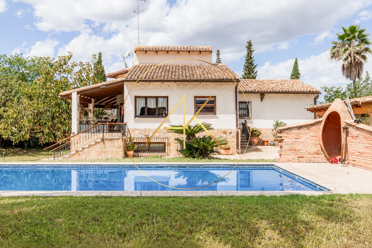 Large chalet with pool and gardens