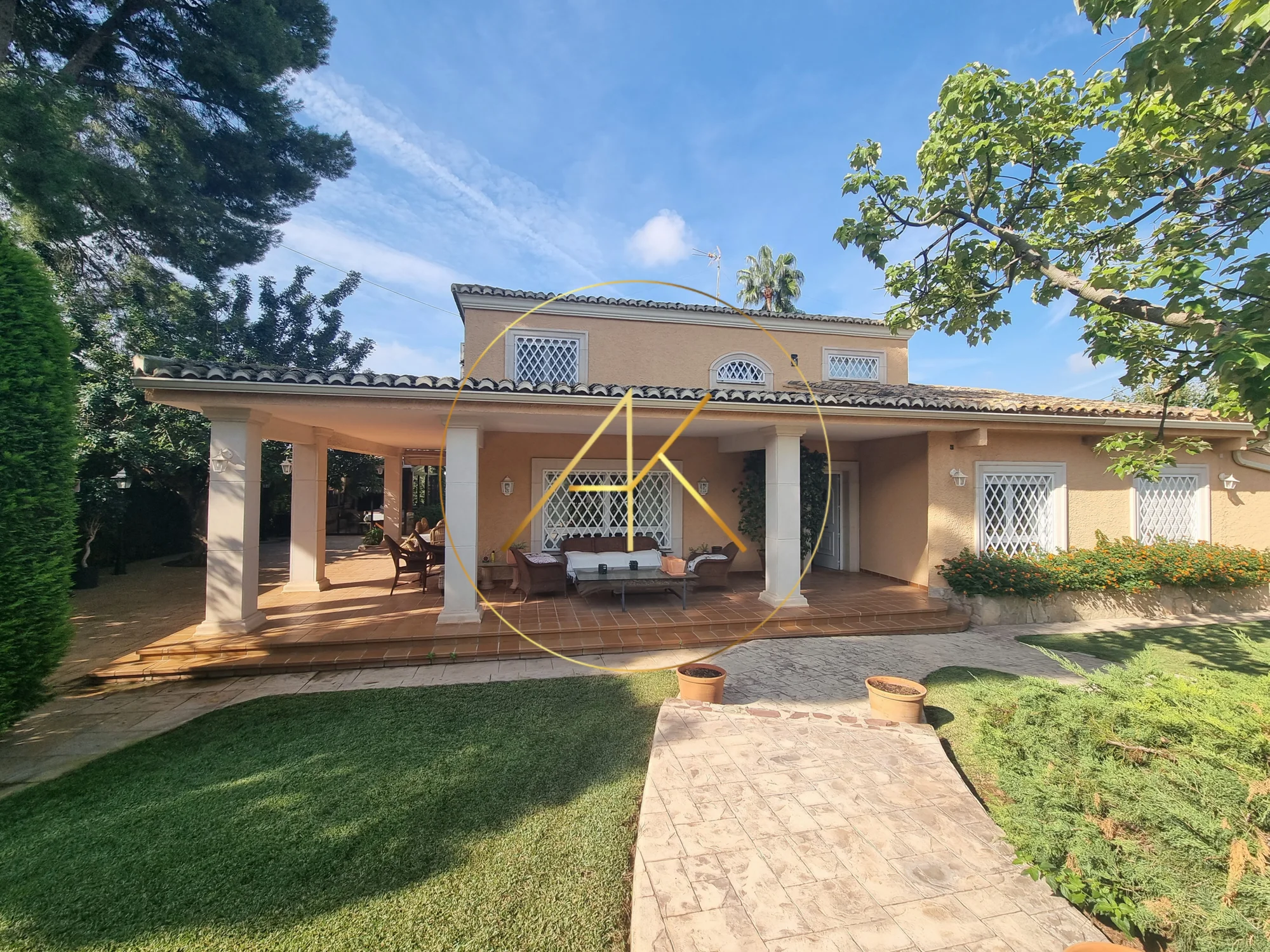Large-plot chalet in Montesano