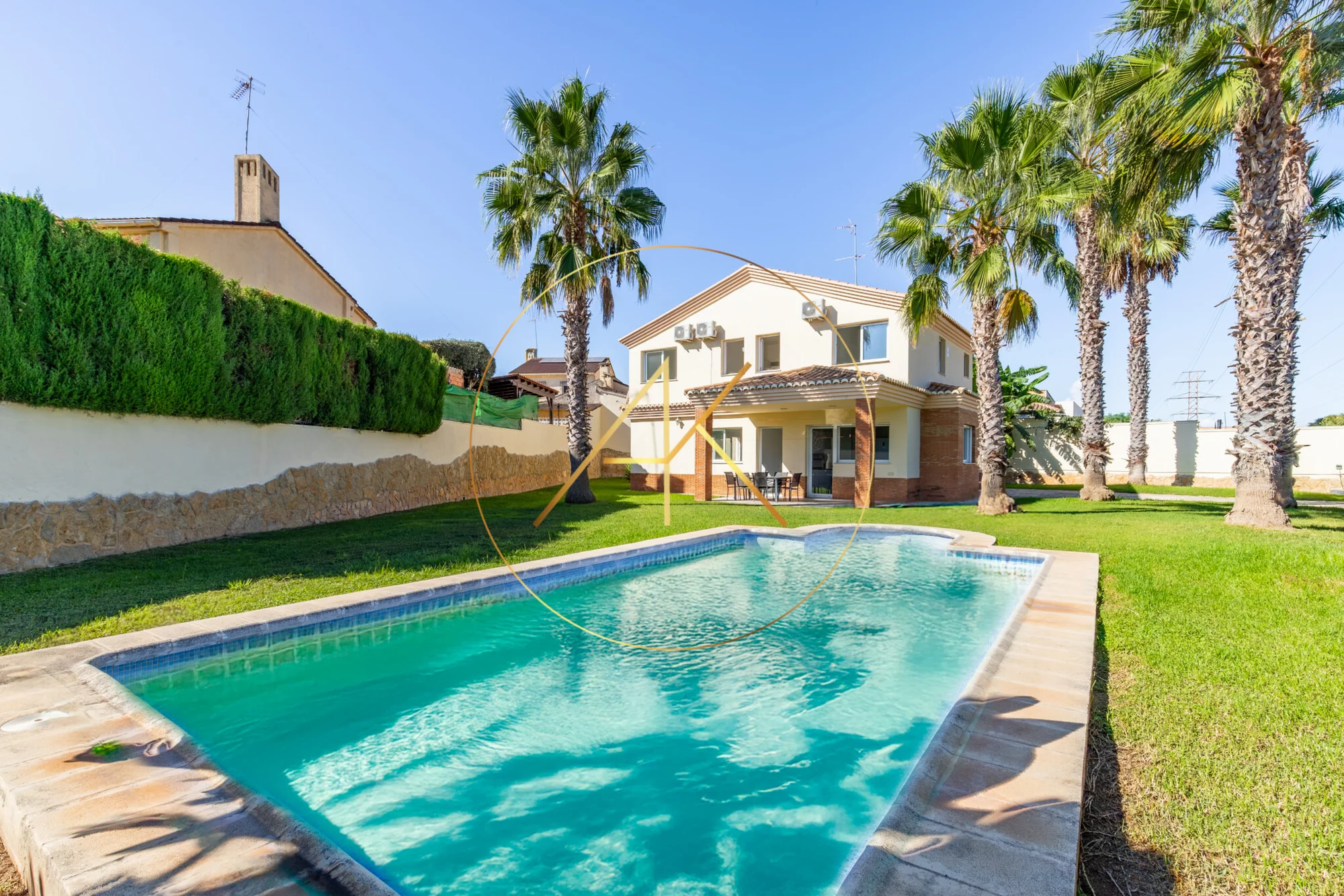 Four-bedroom chalet with pool and garden