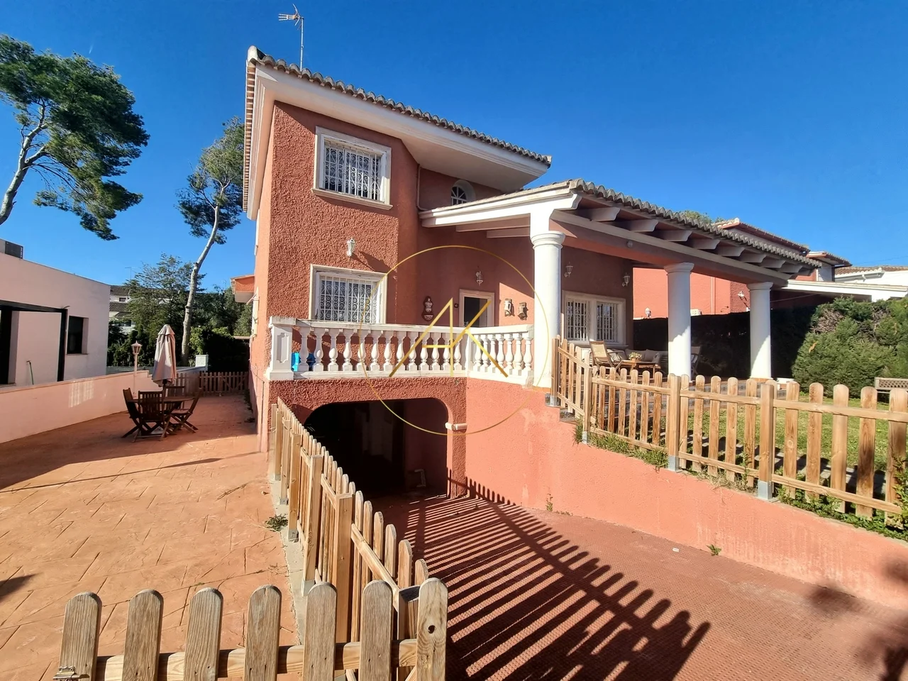 Chalet amplio junto al British School