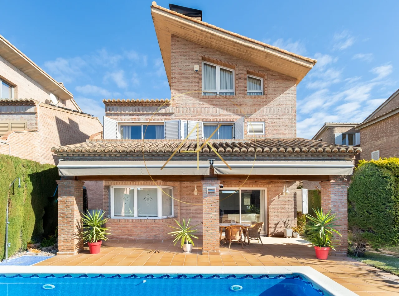 Spacious Torre en Conill chalet, 6 bedrooms