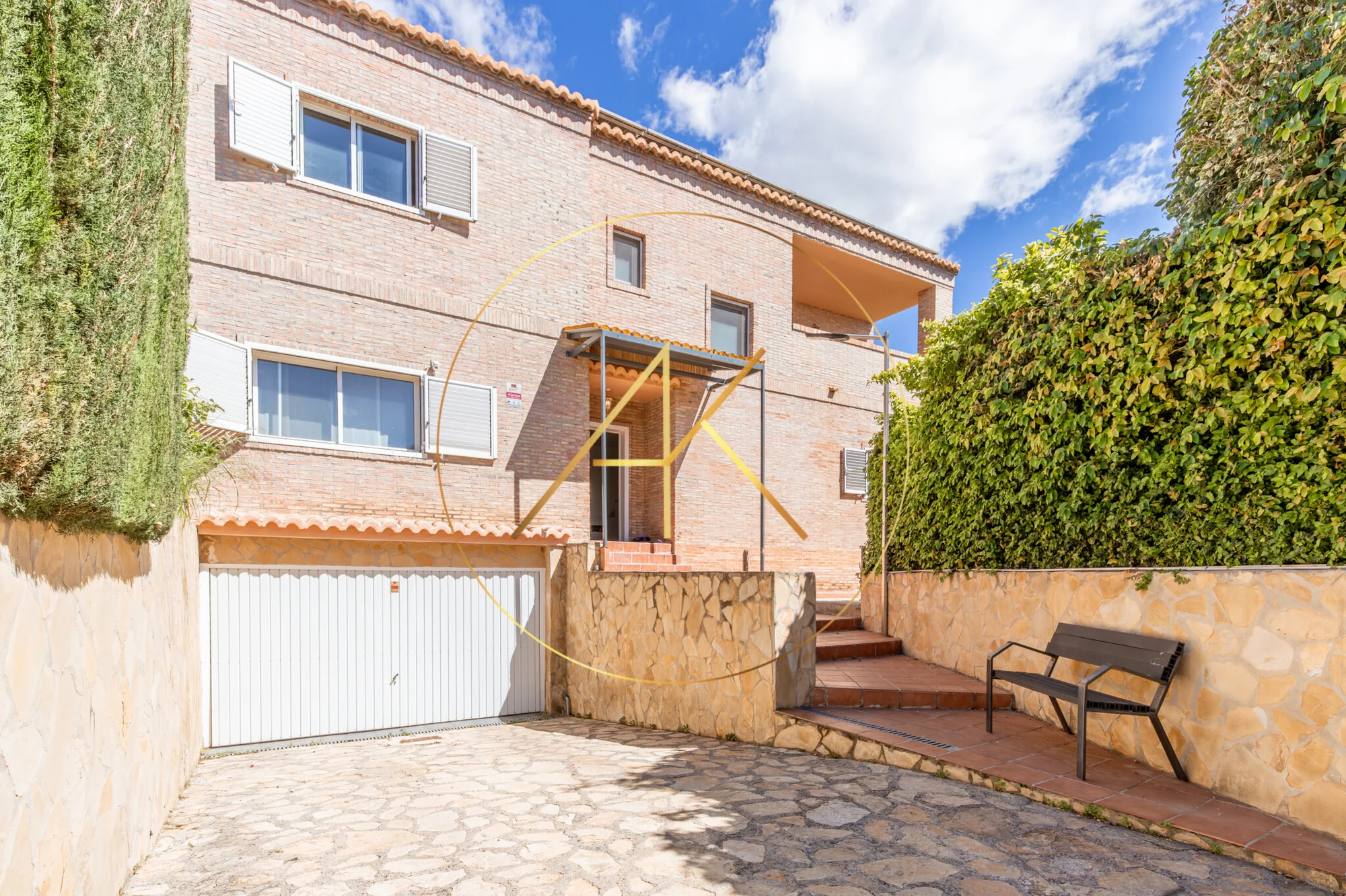 Chalet en Montecañada con cinco dormitorios