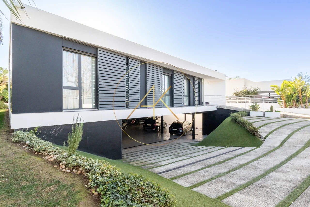 Chalet moderno con piscina junto al golf