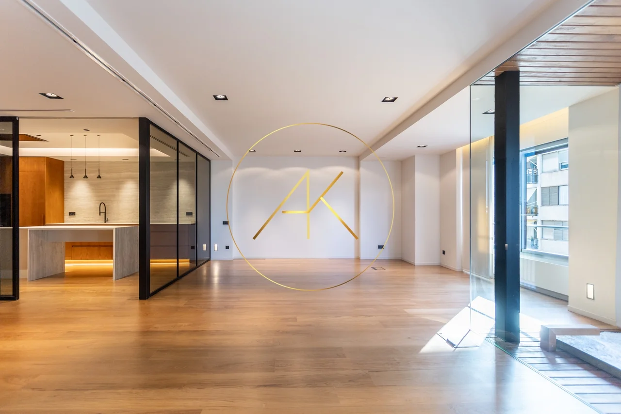 Renovated Valencia apartment, 236 m²