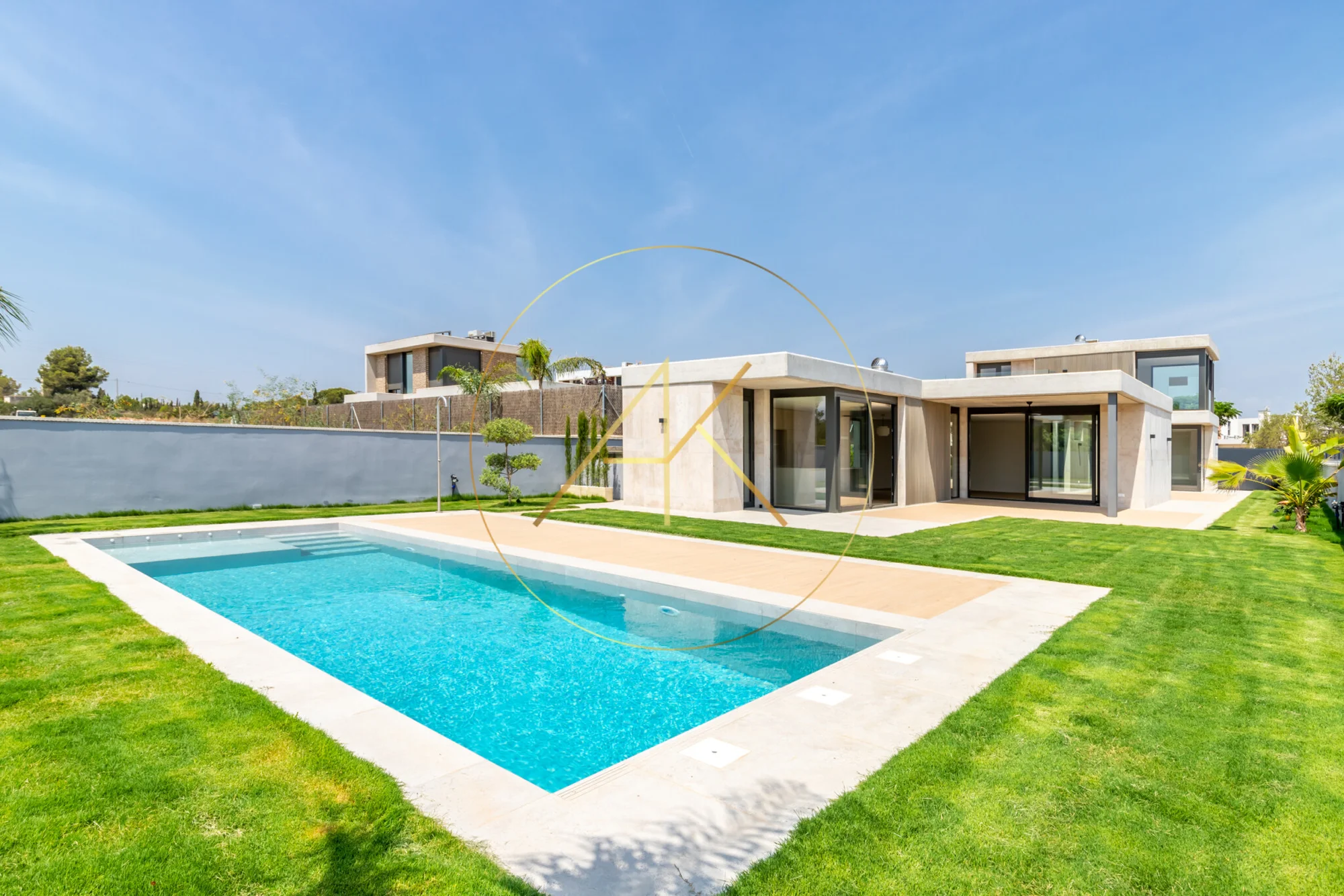 Villa nueva de cuatro dormitorios en Torre en Conill