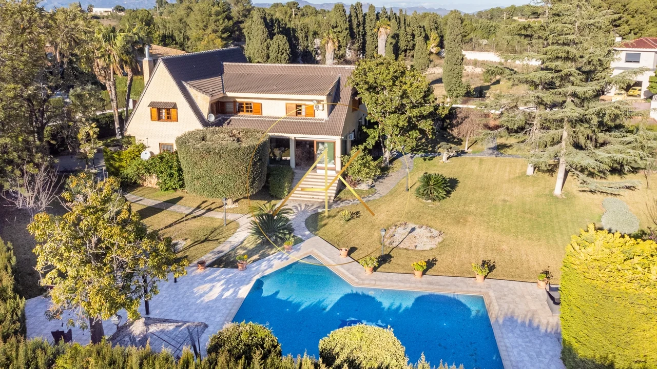 Villa de siete dormitorios con gran parcela
