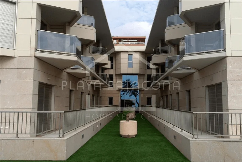 Apartamento reformado en primera línea, 65 m²